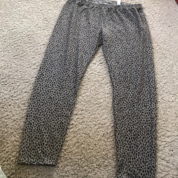 Black and Gray Leopard Print Leggings - Picture 3 of 3